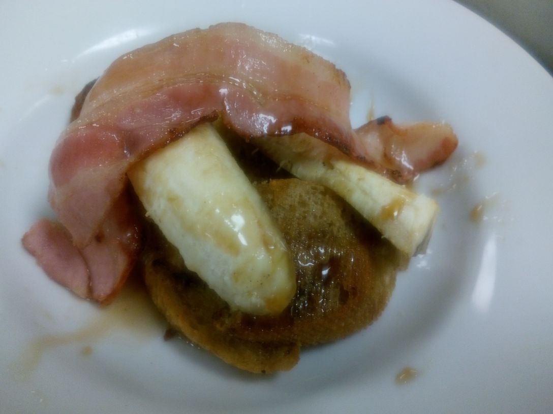 DIY French toast，Bacon，Grilled Banana and Maple Syrup.